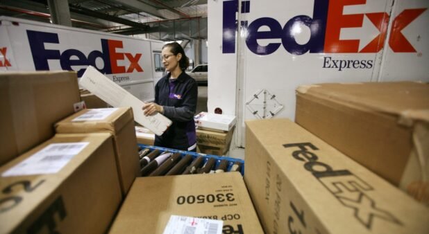 Case Study of Leveraging Information Technology to Grow Business in FedEx