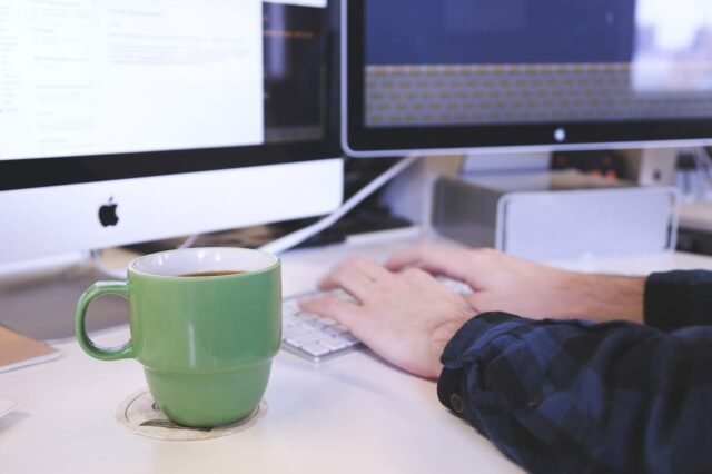 Writing a Website and Blog for Business Communication Image