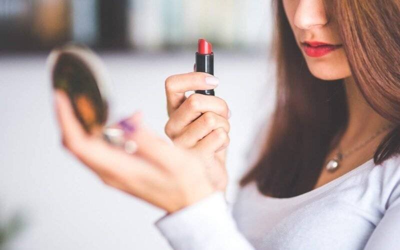 What are the Best Tips to Help Me Look Younger Naturally Image