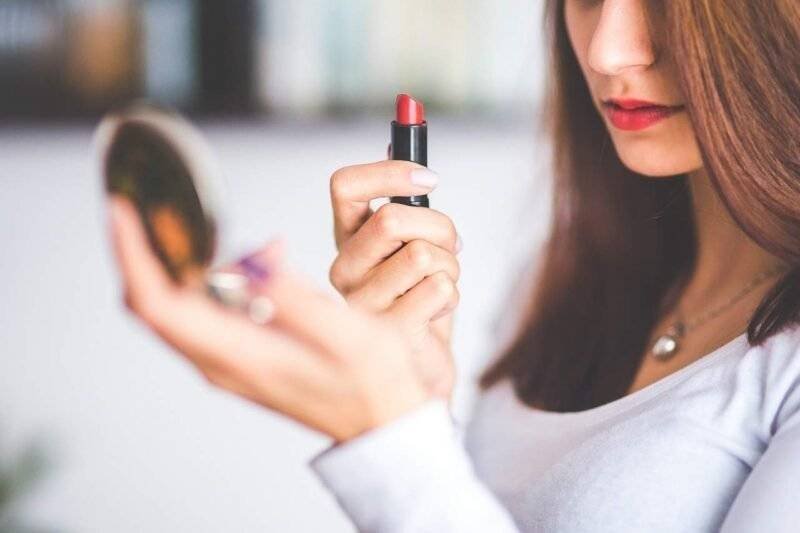What are the Best Tips to Help Me Look Younger Naturally Image