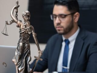 6 Reasons to Work with a Personal Injury Lawyer Image