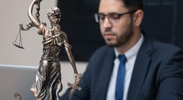 6 Reasons to Work with a Personal Injury Lawyer