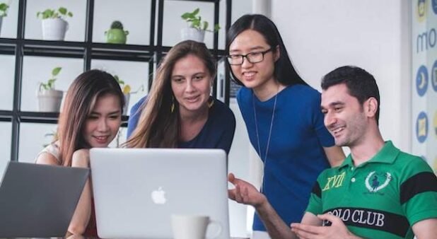 4 Factors to Consider HR Outsourcing Services Solutions