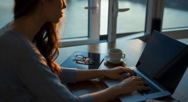 How to find a Job online Pay attention when looking for