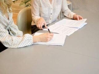 Analysis of the difference between public administration VS business administration Image