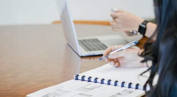 Difference Between Budget and Corporate Accounting