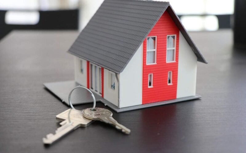What is the comprehensive guide on investing in property syndicates Image